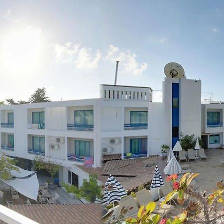 Nereus Hotel Paphos Exterior foto
